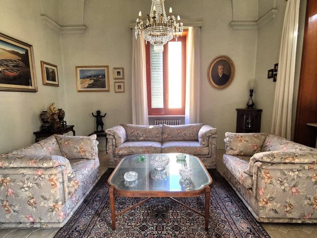 Palazzo / stabile a Trepuzzi in Via Dante Alighieri, 12 - Foto 4