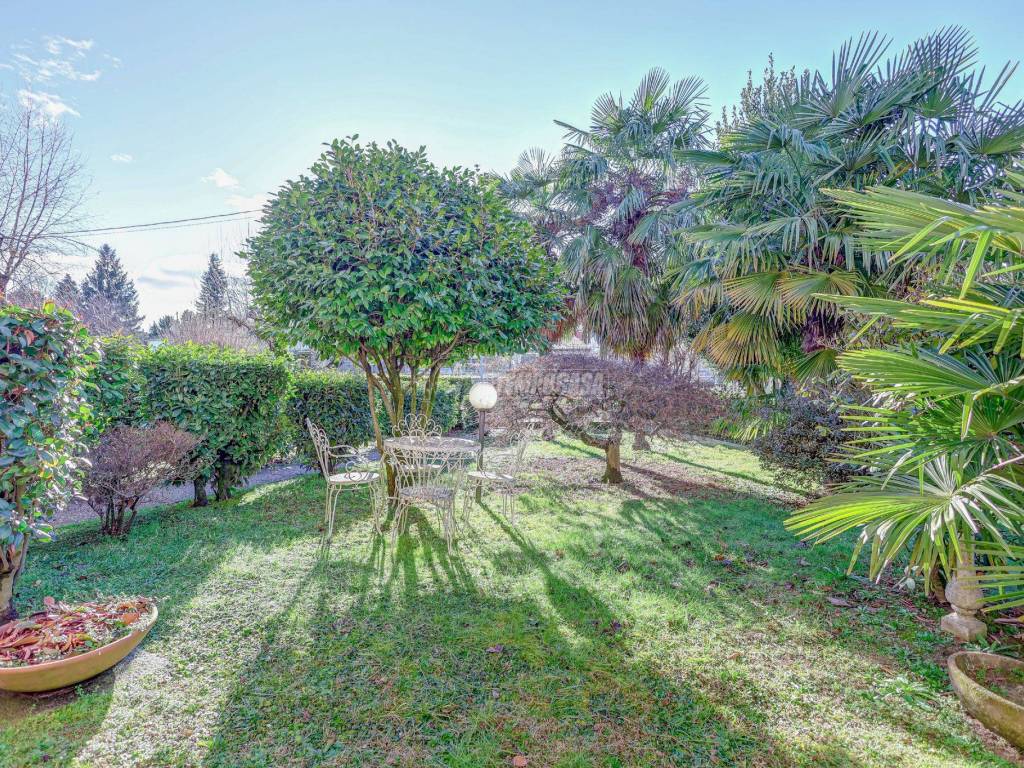 Appartamento a Castelletto sopra ticino in Via Trieste - Foto 2