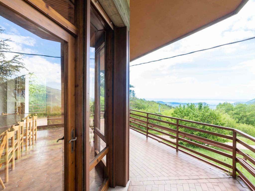 Villa a Caprino veronese in Via Enzo Ferrari - Foto 2