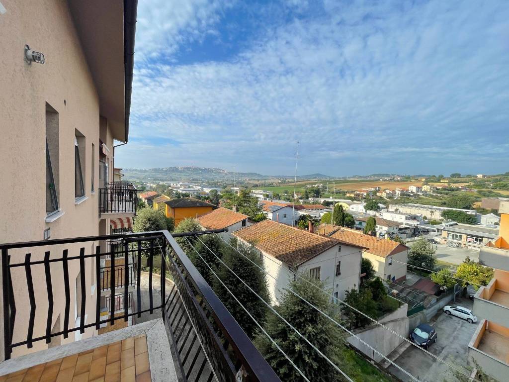 Appartamento a Osimo in Via Alessandro Manzoni - Foto 2