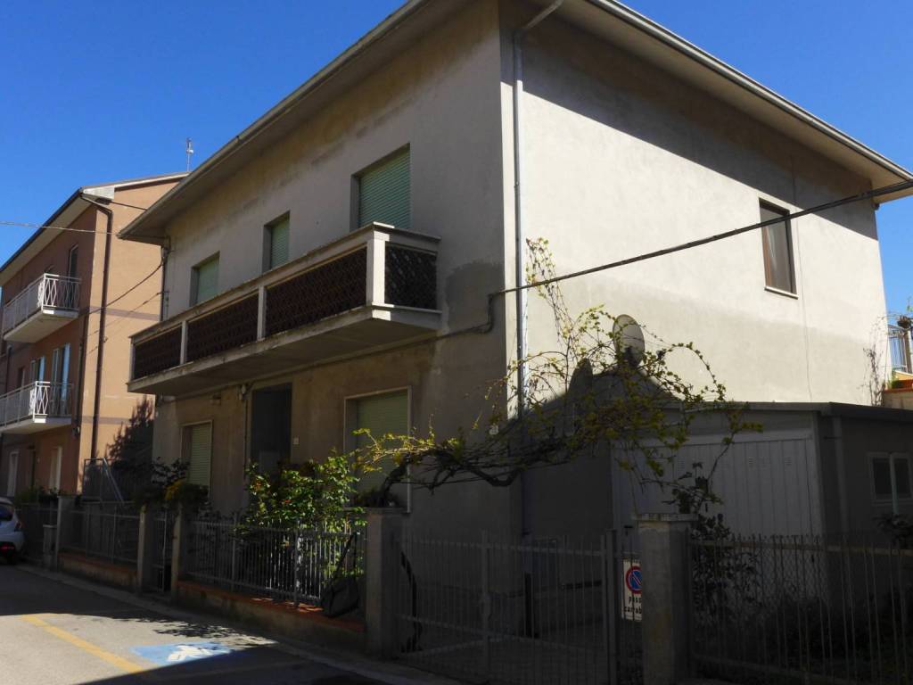 Villa a Chiaravalle in Via Carlo Pisacane, 24 - Foto 2