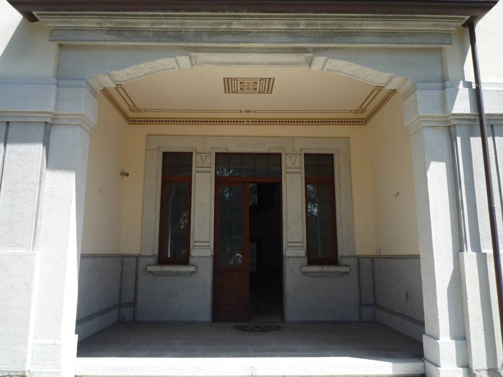 Villa a Jerago con orago in Via Cesare Battisti, 21 - Foto 2