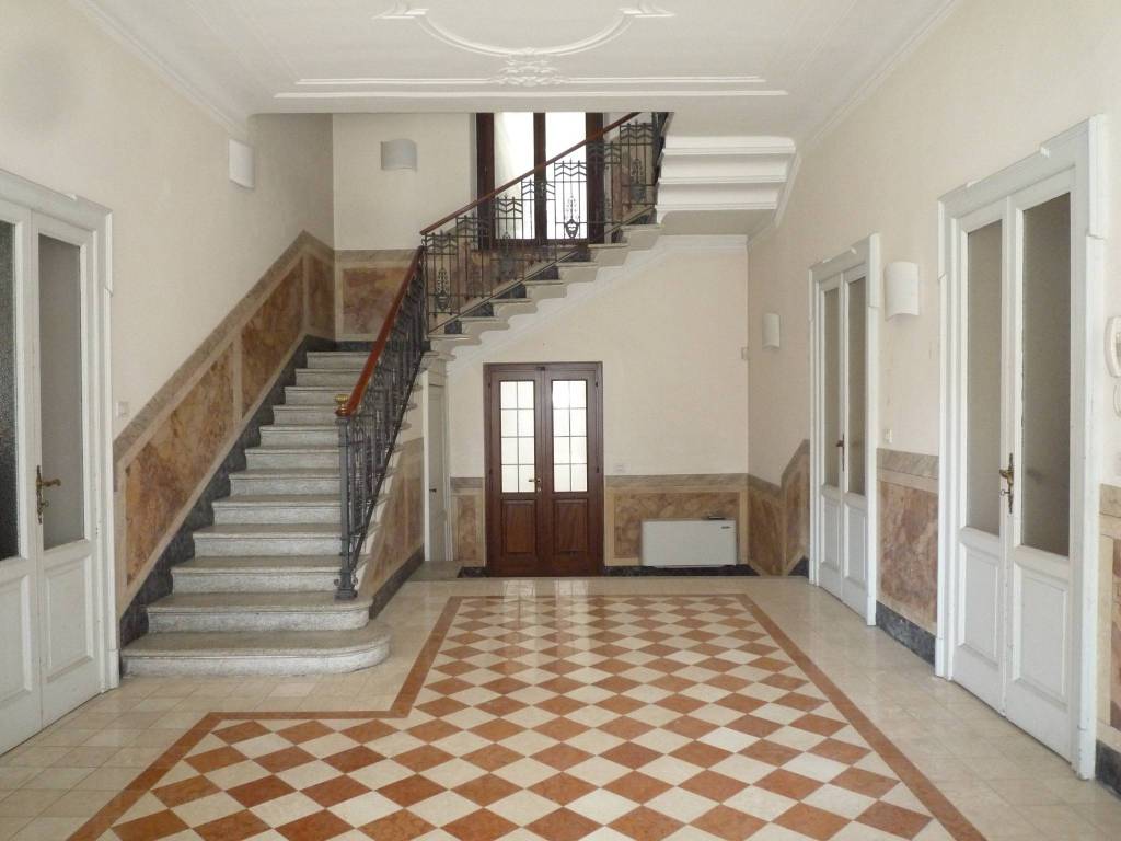 Villa a Jerago con orago in Via Cesare Battisti, 21 - Foto 4