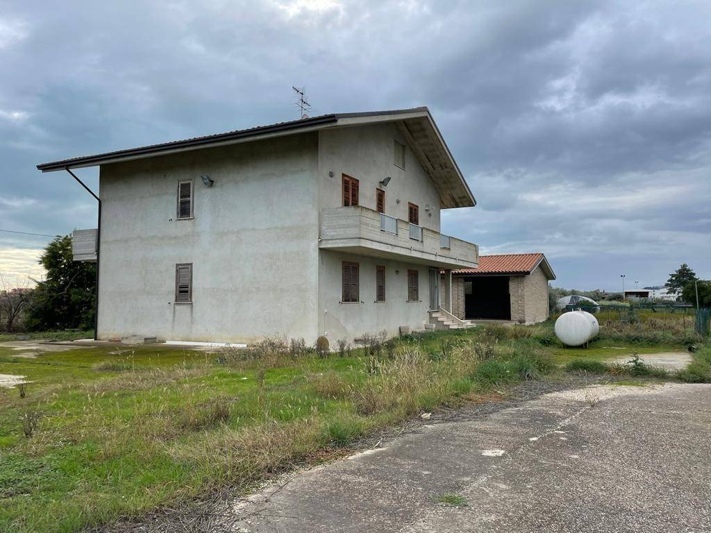 Villa a Martinsicuro in Strada Statale Adriatica, 75 - Foto 4
