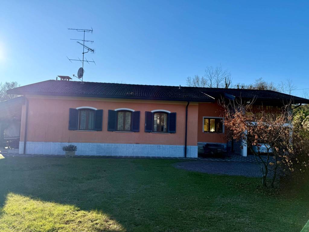 Villa a Arona in Via Alessandro Volta - Foto 5