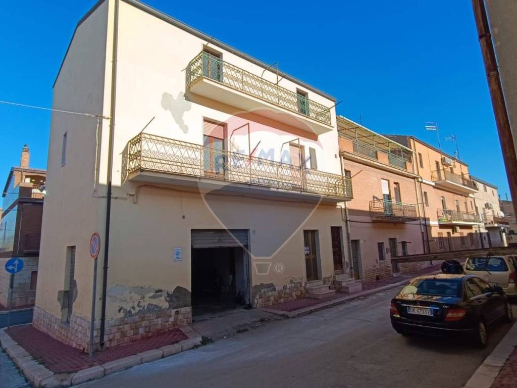 Casa indipendente a Castelluccio dei sauri in Via Inverse - Foto 3