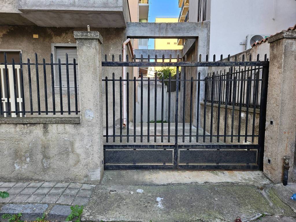 Palazzo / stabile a Reggio calabria in Viale Pio XI Diramazione 1 - Foto 2