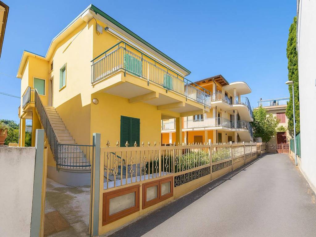 Casa indipendente a Tortoreto in Via Capuani, 9 - Foto 2