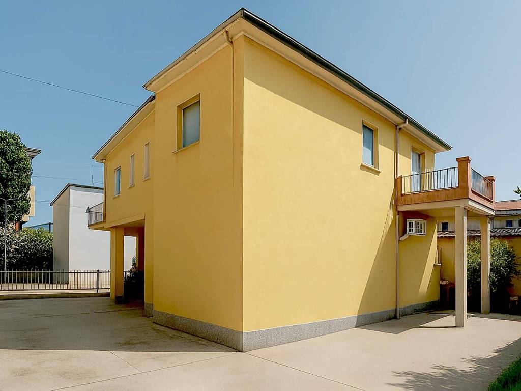Casa indipendente a Tortoreto in Via Capuani, 9 - Foto 3