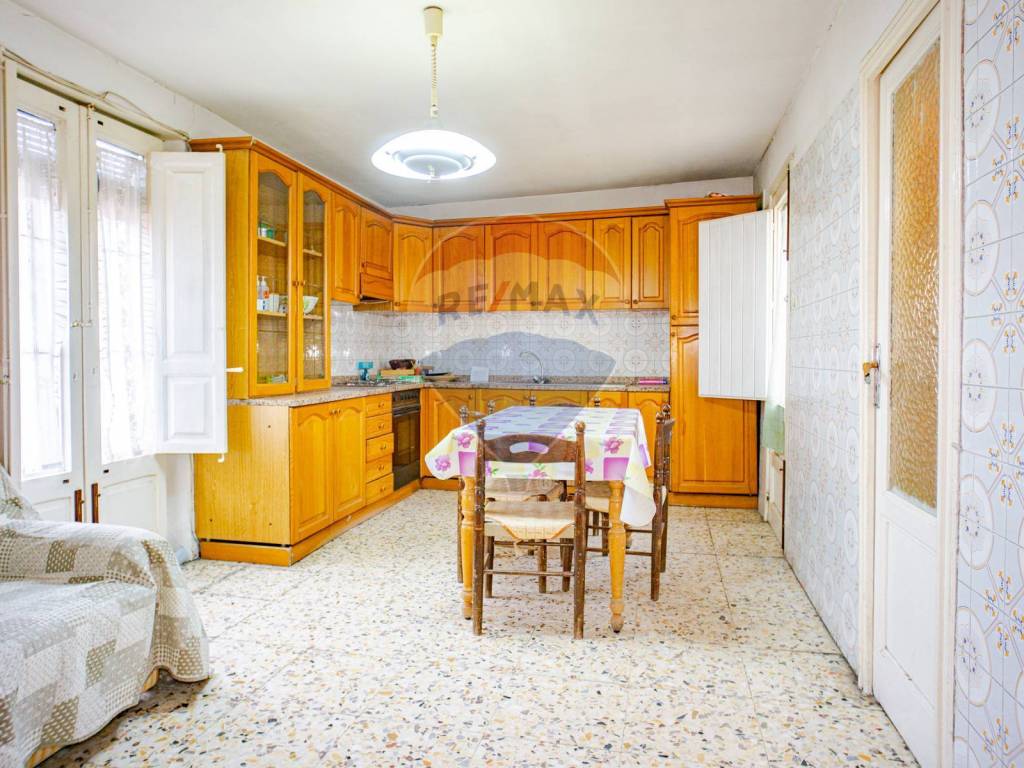 Casa indipendente a Paternò in Via Duca degli Abruzzi, 54 - Foto 2