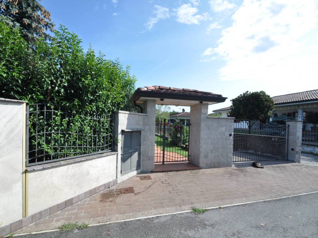 Villa a Savogna d'isonzo in Via Eroi di Basovizza, 15 - Foto 2