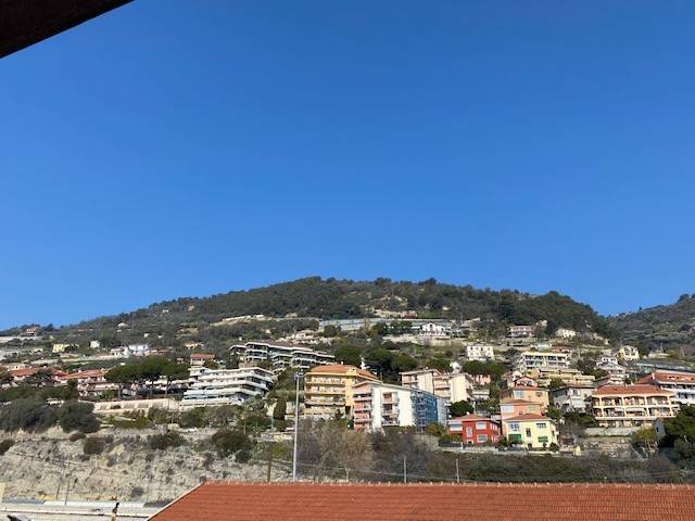 Appartamento a Ventimiglia in Piazza Cesare Battisti - Foto 2