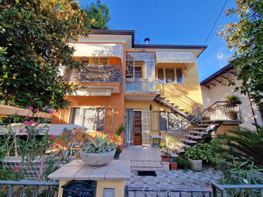 Villa a Riccione in Viale Giuseppe Garibaldi - Foto 2