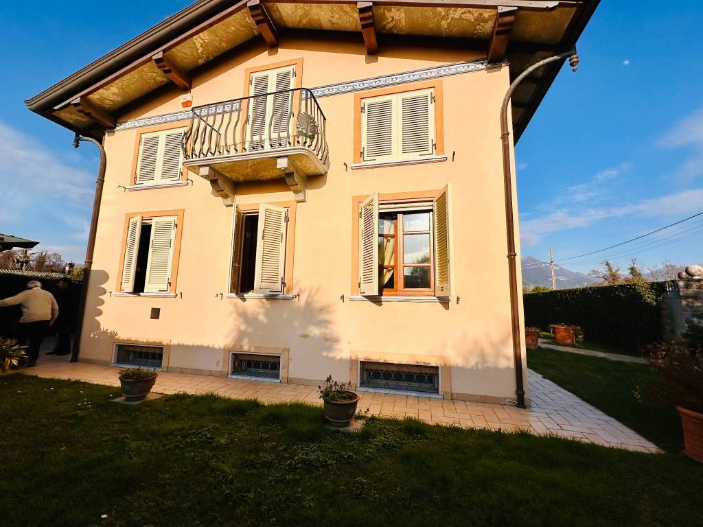 Villa a Pietrasanta in Via Giuseppe Ungaretti - Foto 2
