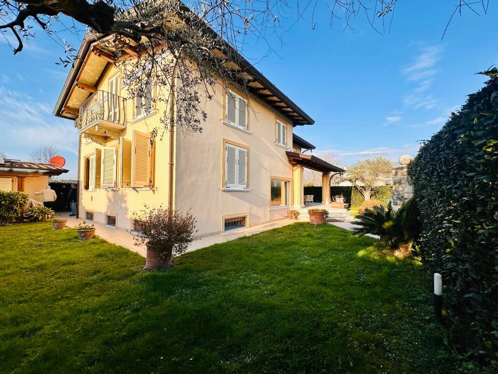 Villa a Pietrasanta in Via Giuseppe Ungaretti - Foto 3