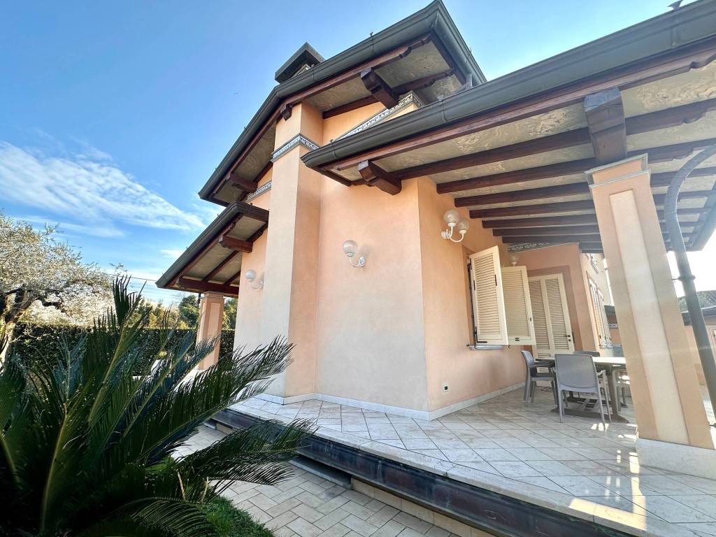 Villa a Pietrasanta in Via Giuseppe Ungaretti - Foto 5