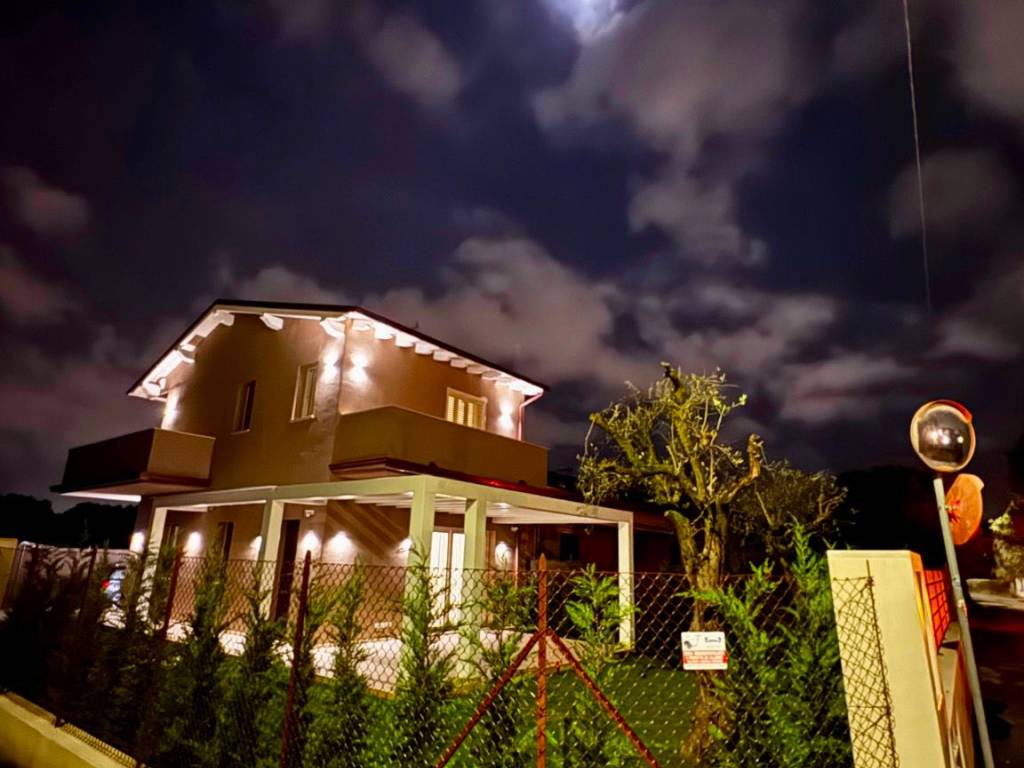 Villa a Seravezza in Via Fiumetto - Foto 2