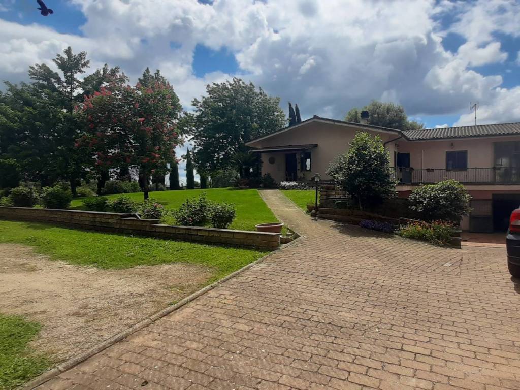 Villa a Nepi in Via della Salivotta - Foto 2