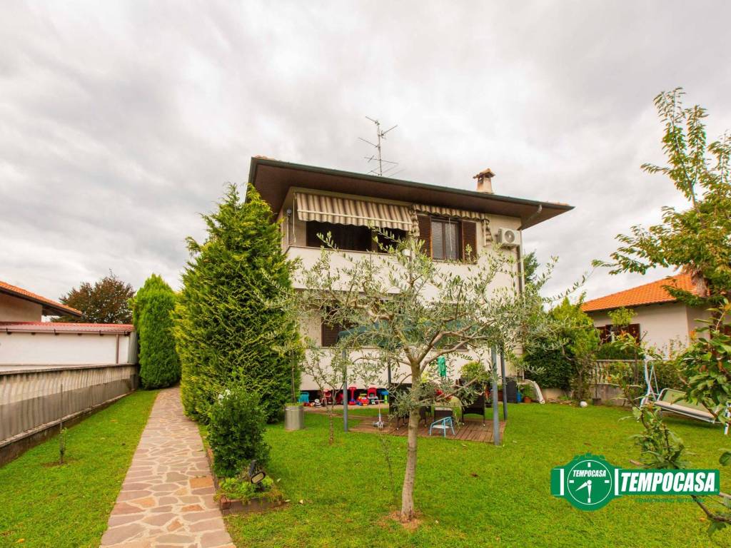 Villa a Lonate pozzolo in Via Giacomo Matteotti, 78 - Foto 2
