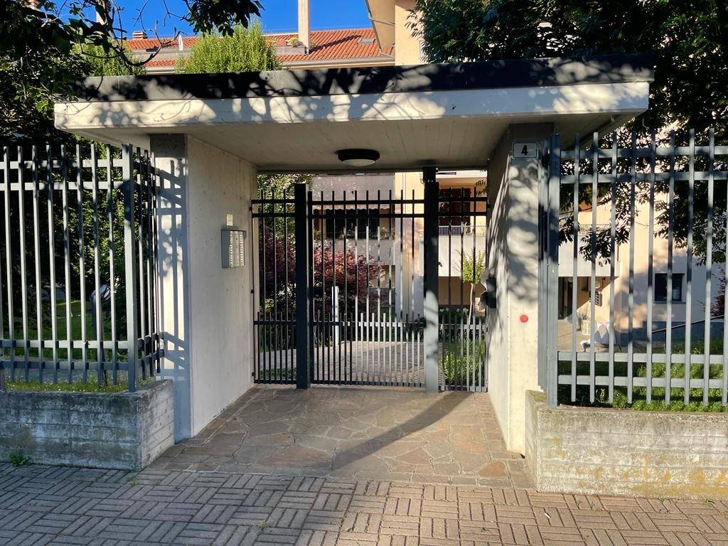 Box / garage a Peschiera borromeo in Via San Bovio, 4 - Foto 2