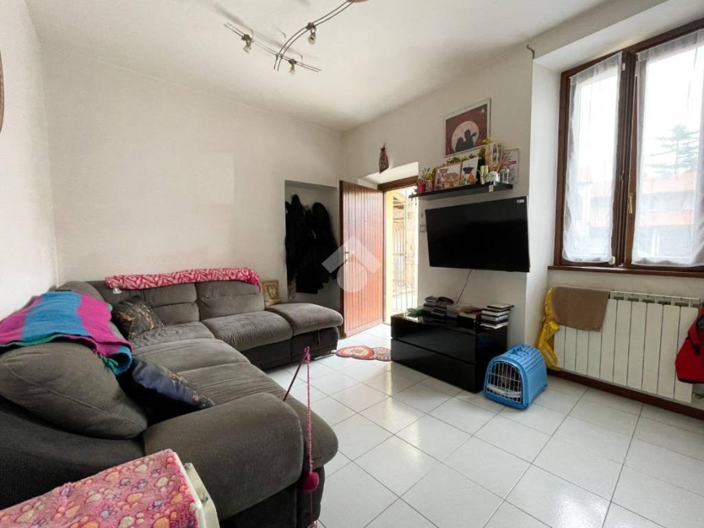 Appartamento a Arcisate in Via Martinelli Foscarini, 38 - Foto 2