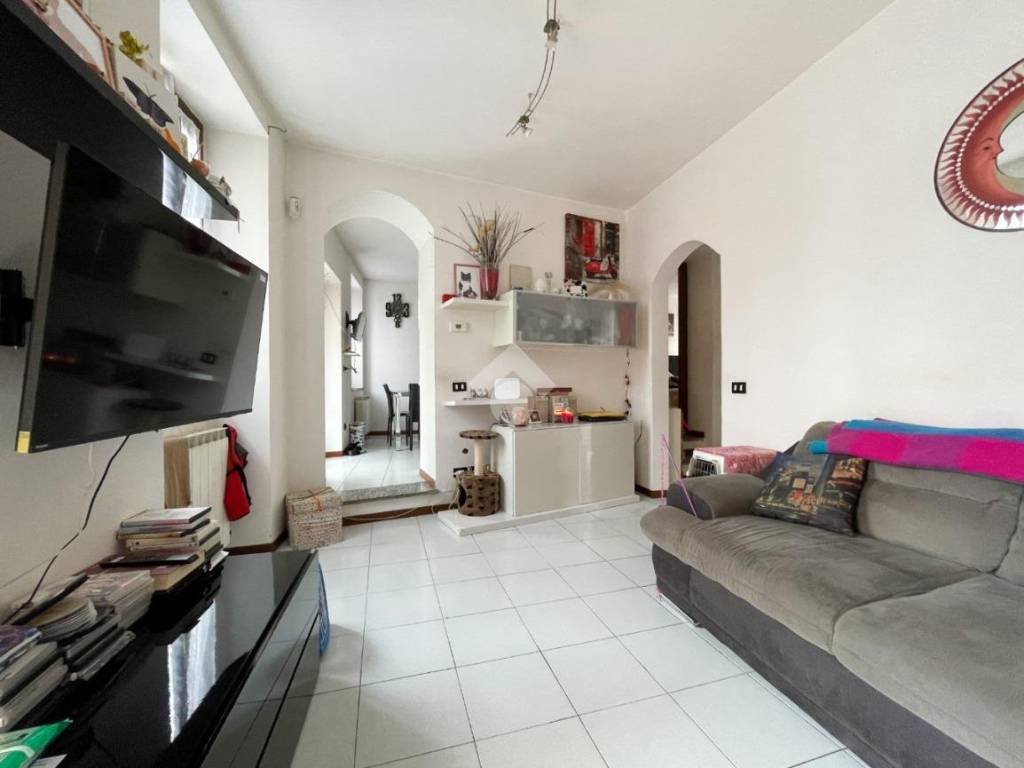 Appartamento a Arcisate in Via Martinelli Foscarini, 38 - Foto 3