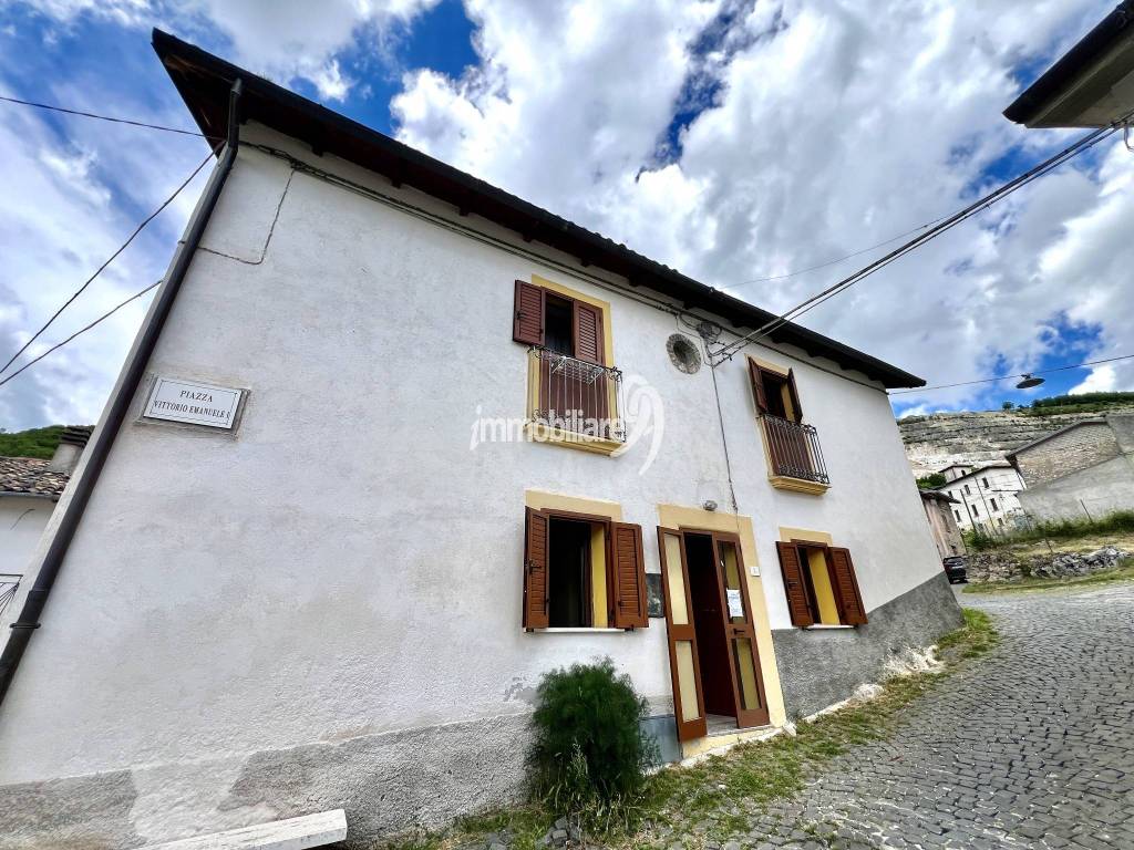 Casa indipendente a Scoppito in Piazza Vittorio Emanuele I - Foto 3