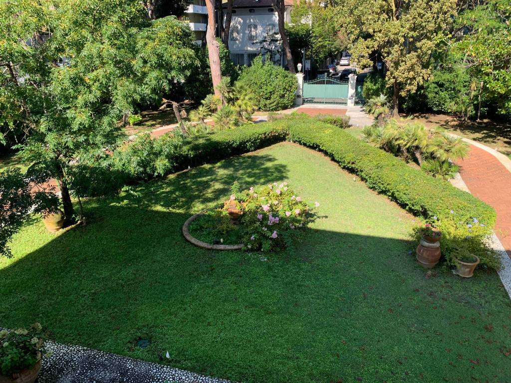 Villa a Riccione in Viale Cesare Battisti - Foto 2