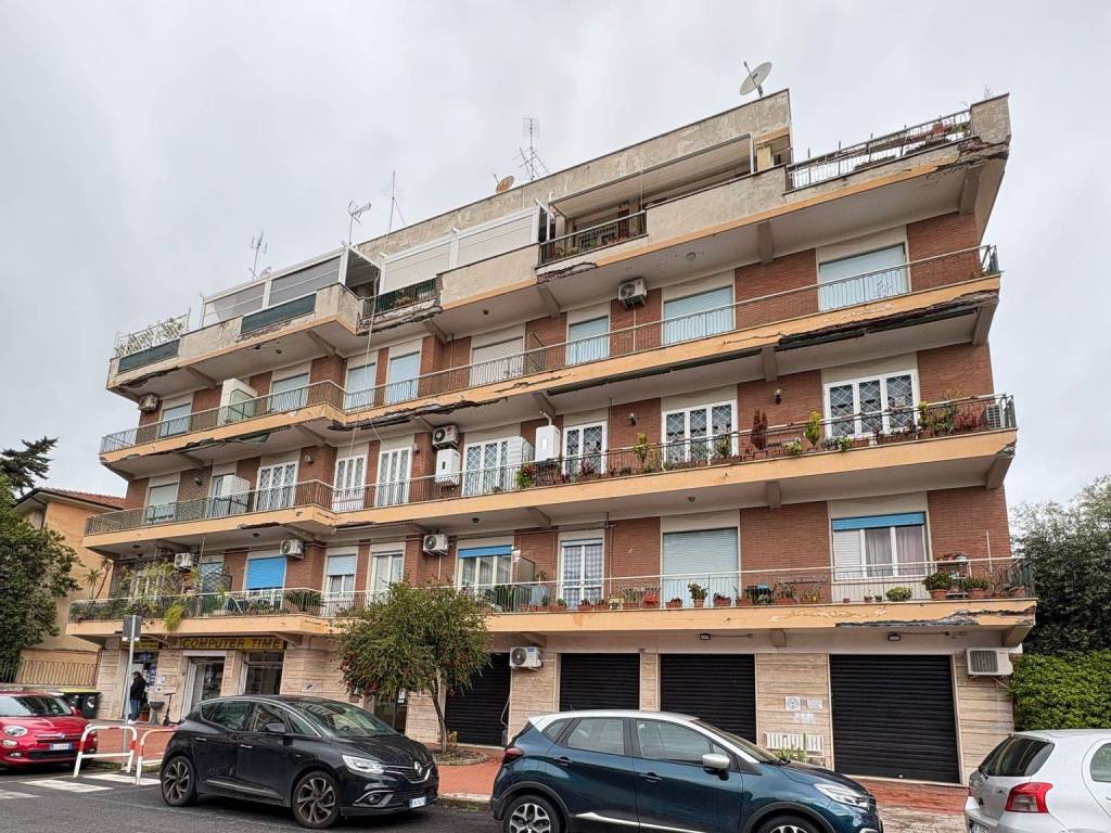 Attico / mansarda a Ciampino in Via Col di Lana - Foto 1