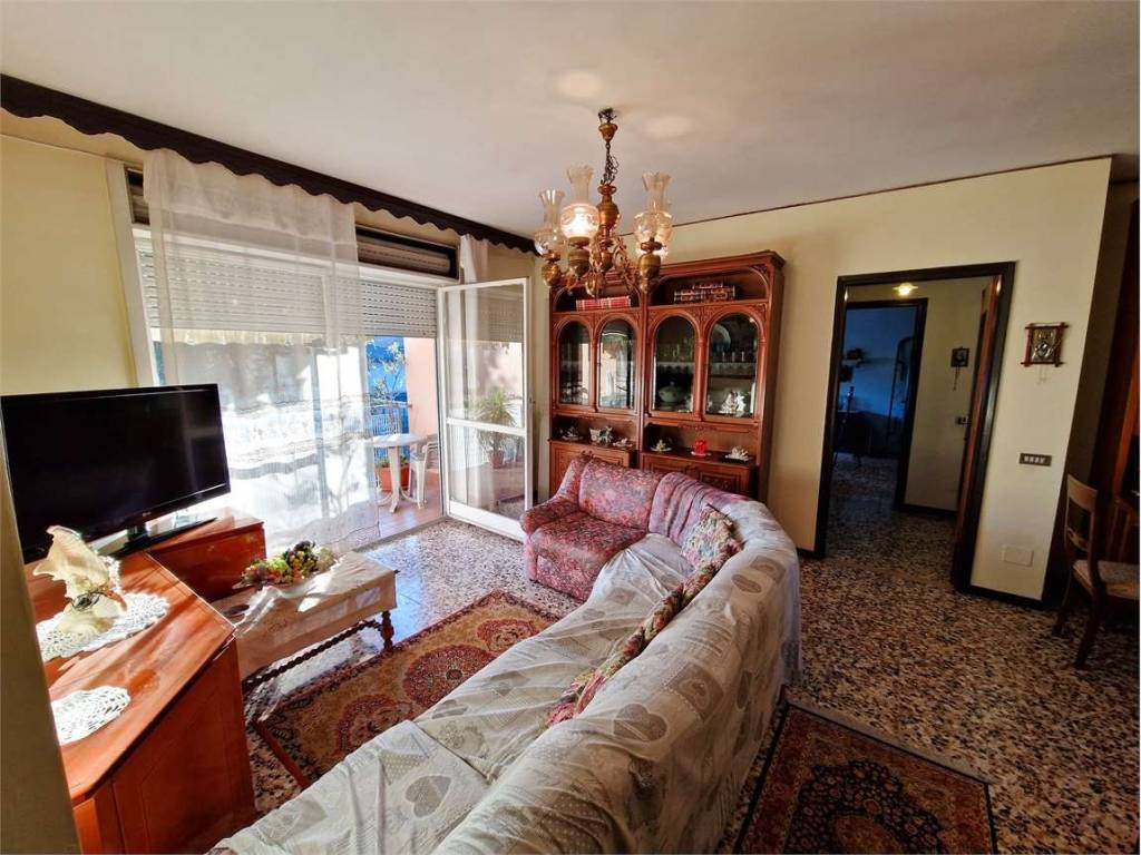 Appartamento a Albizzate in Via Cristoforo Colombo, 42 - Foto 2