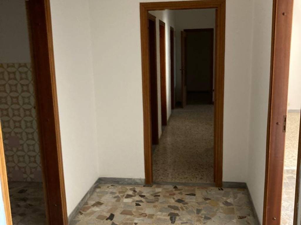 Appartamento a Ceglie messapica in Via Giacomo Matteotti - Foto 4