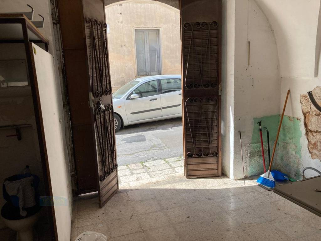 Appartamento a Ceglie messapica in Via Panzera - Foto 2