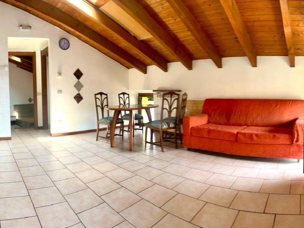 Attico / mansarda a Cassano magnago in Via San Giulio - Foto 2