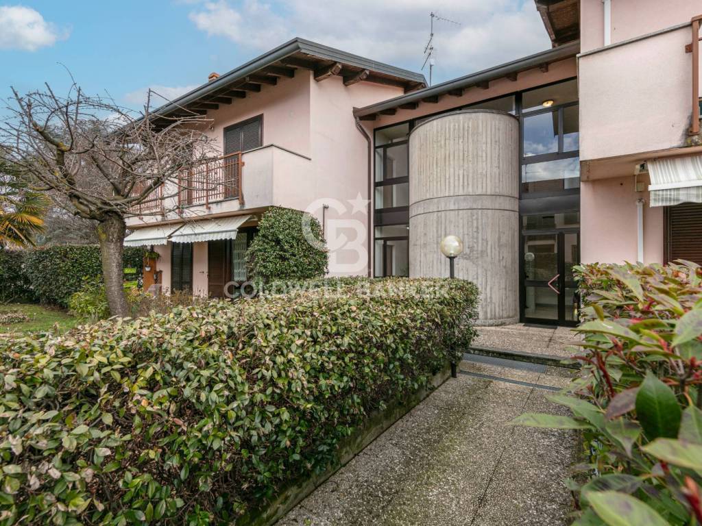 Appartamento a Lonate pozzolo in VIA MONVISO, 37 - Foto 2