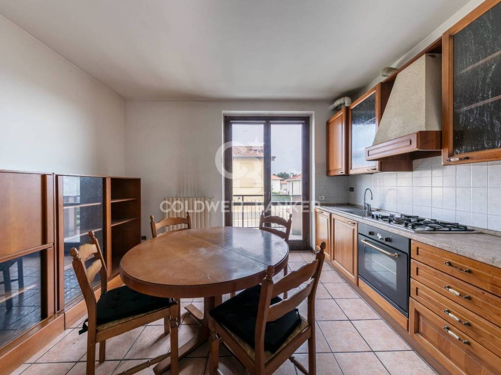 Appartamento a Lonate pozzolo in VIA MONVISO, 37 - Foto 5