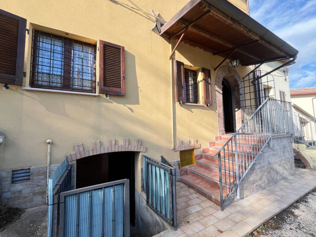 Casa indipendente a Fabriano in FRAZ. BASTIA, 175 - Foto 4