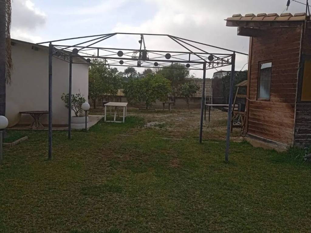 Villa a Vittoria in Via Pozzo Bollente S.N.C. - Foto 2