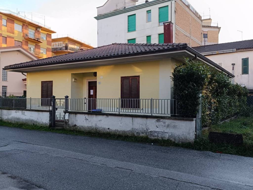 Villa a Frosinone in Via Lago d'Iseo, 6 - Foto 2
