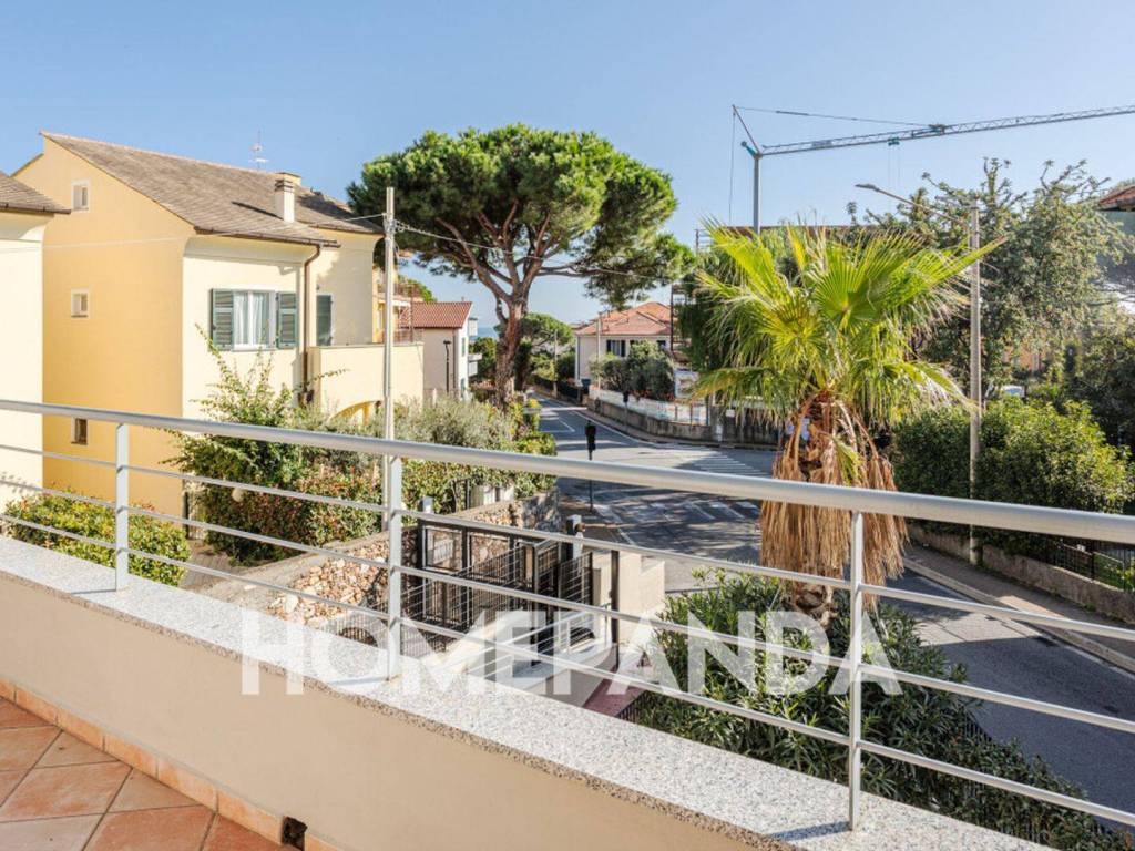 Appartamento a Loano in Via Silvio Amico - Foto 2