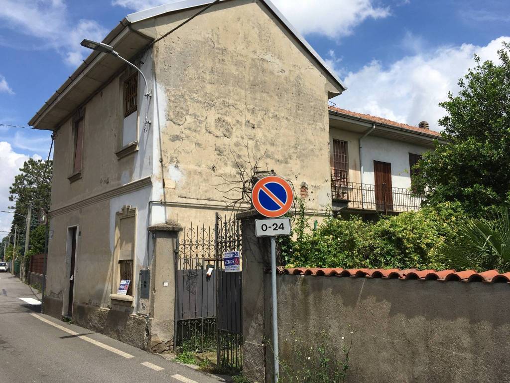 Villa a Gorla minore in Via Edmondo De Amicis, 16 - Foto 2