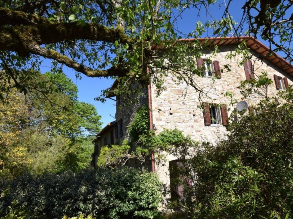 Rustico / casale a Gubbio in 894J+36 Gubbio Pg, Italia S.N.C. - Foto 4