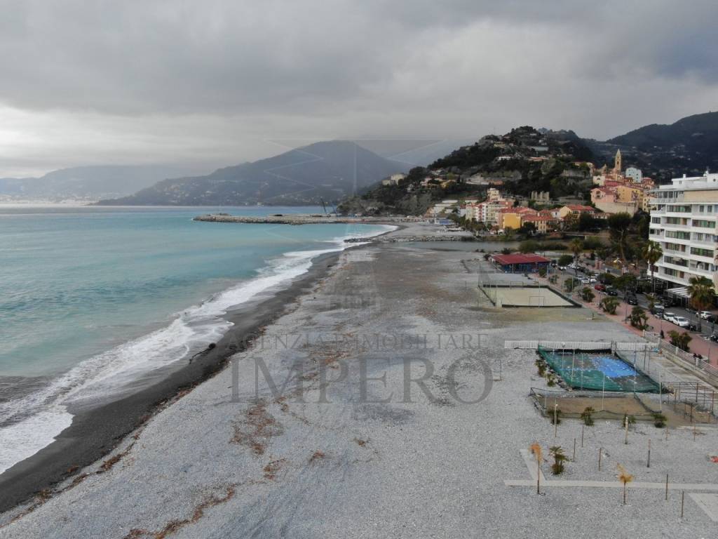 Villa a Ventimiglia in Via Passeggiata Cavallotti, 51 - Foto 2