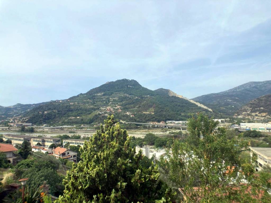 Casa indipendente a Ventimiglia in Semi-centrale - Foto 3