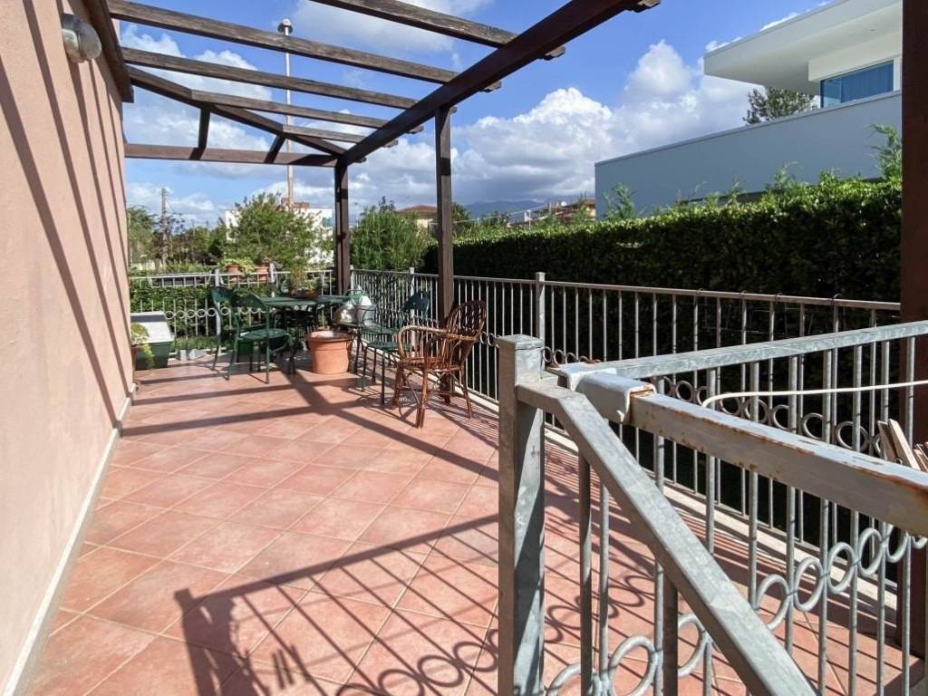 Villa a Pietrasanta in Via Francesco Berni, 7 - Foto 2