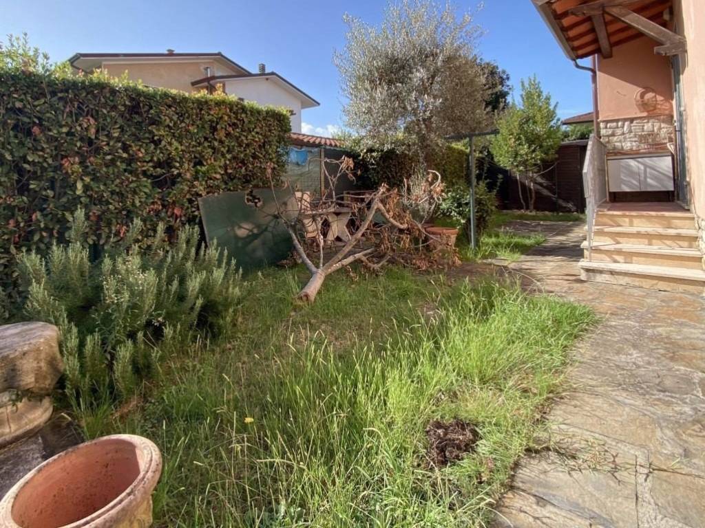 Villa a Pietrasanta in Via Francesco Berni, 7 - Foto 4