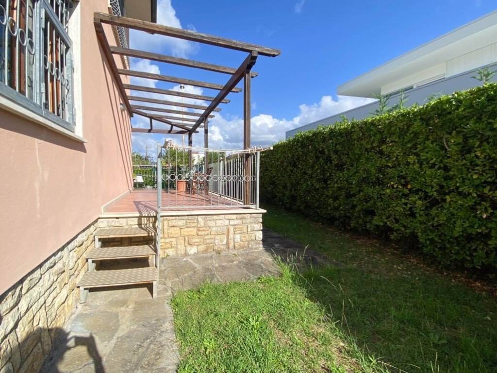 Villa a Pietrasanta in Via Francesco Berni, 7 - Foto 5