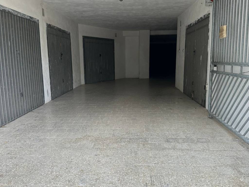 Box / garage a Vieste in Via Dante Alighieri - Foto 3