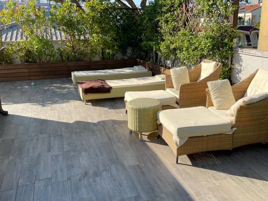 Attico / mansarda a Riccione in Viale Vincenzo Monti, 14 - Foto 3