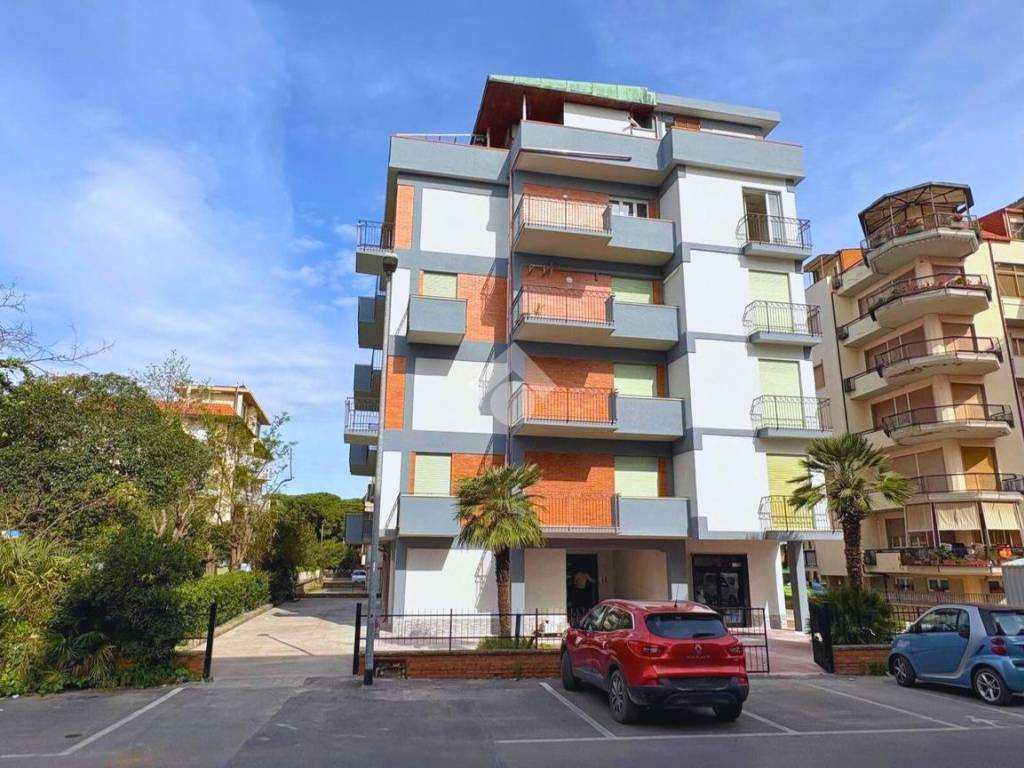 Attico / mansarda a Follonica in Via Lago D'Iseo, 2 - Foto 2