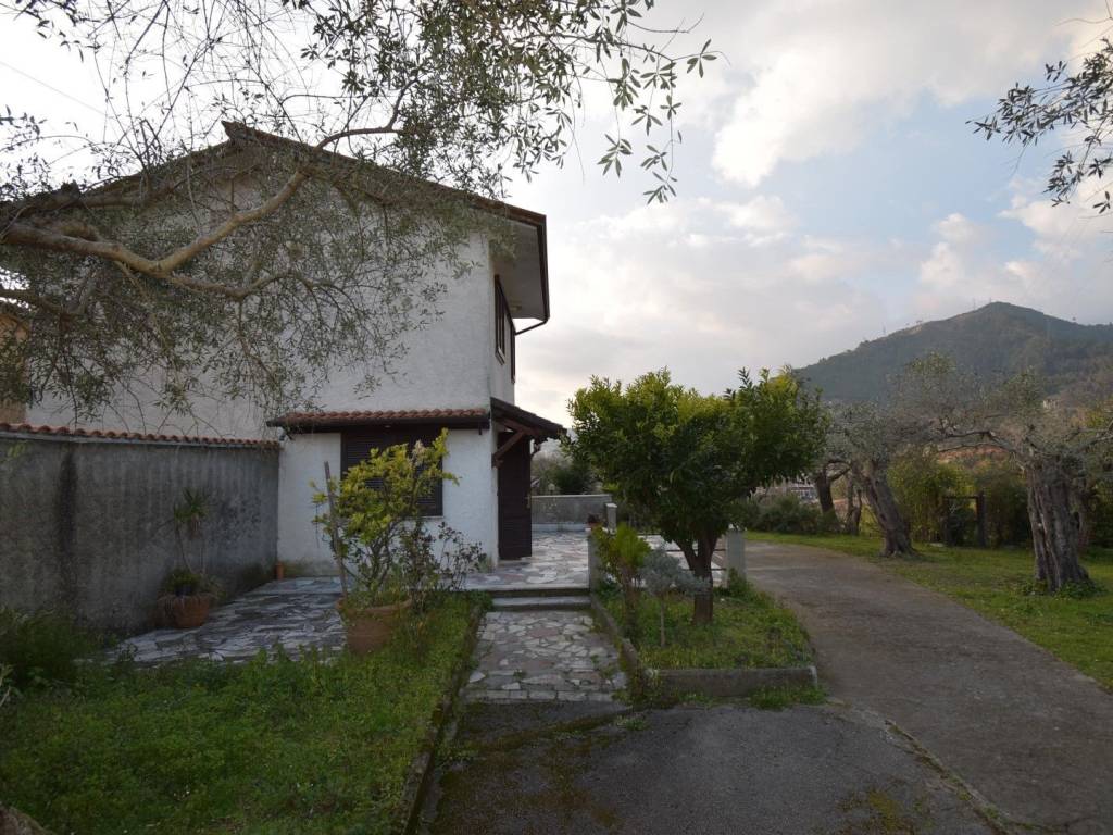 Casa indipendente a Pietrasanta in Via Solaio - Foto 4